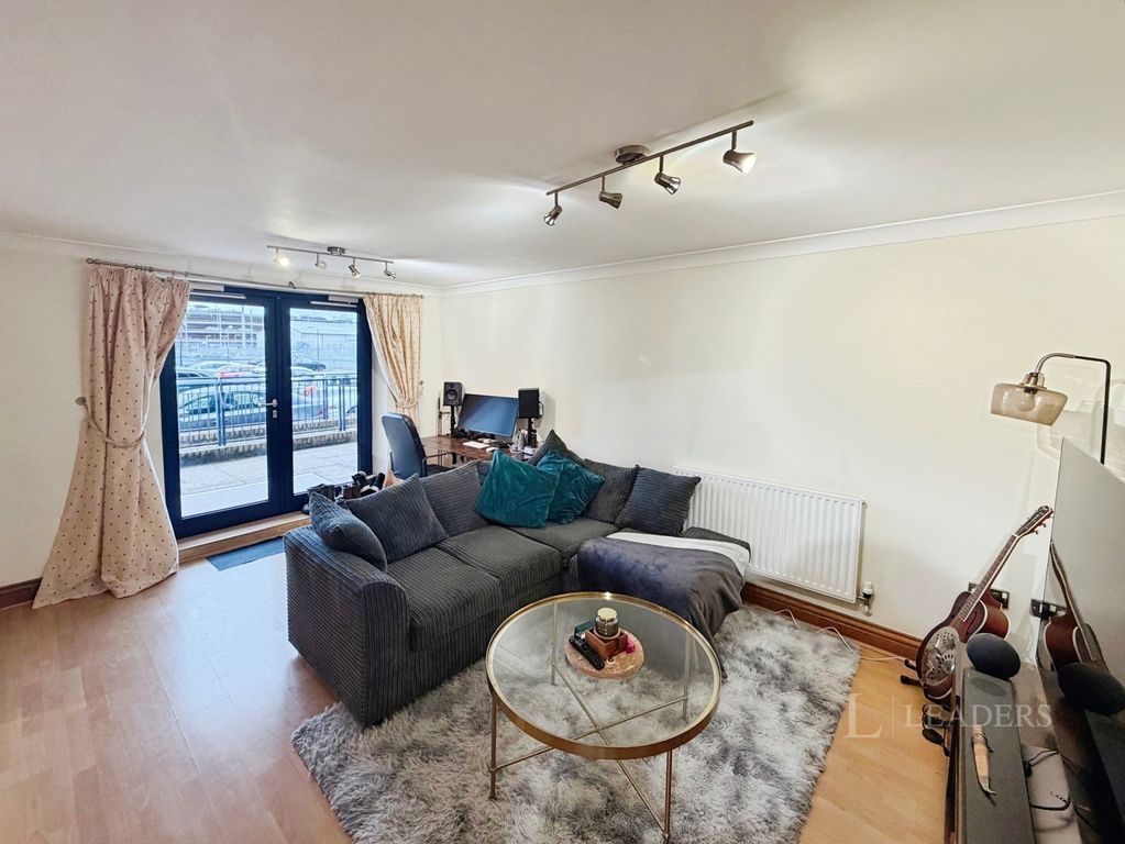 Property photo 1 of 10 Living Room