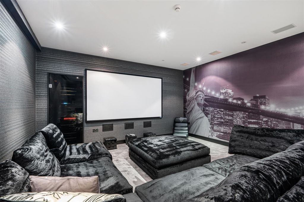 Property photo 3 of 48