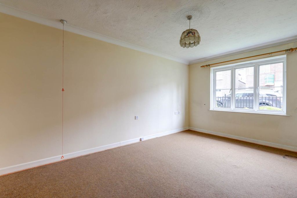 Property photo 2 of 6