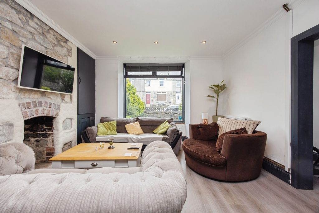 Property photo 3 of 16 Pbox-Img.Jpg