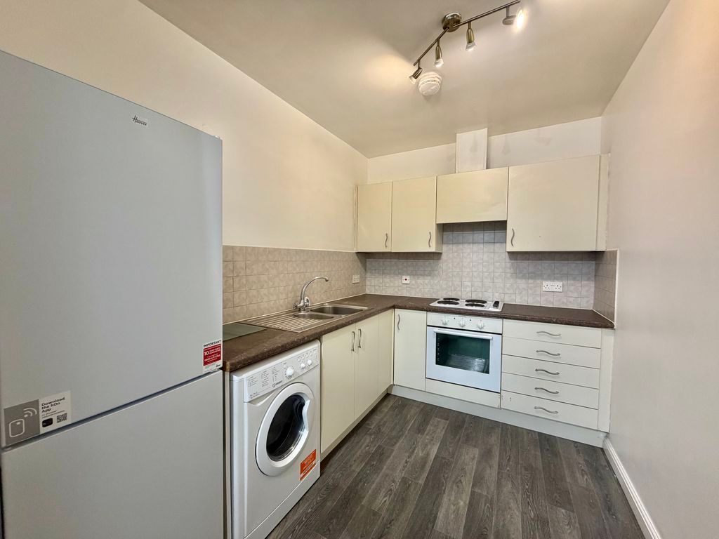 Property photo 1 of 10 Photo 8