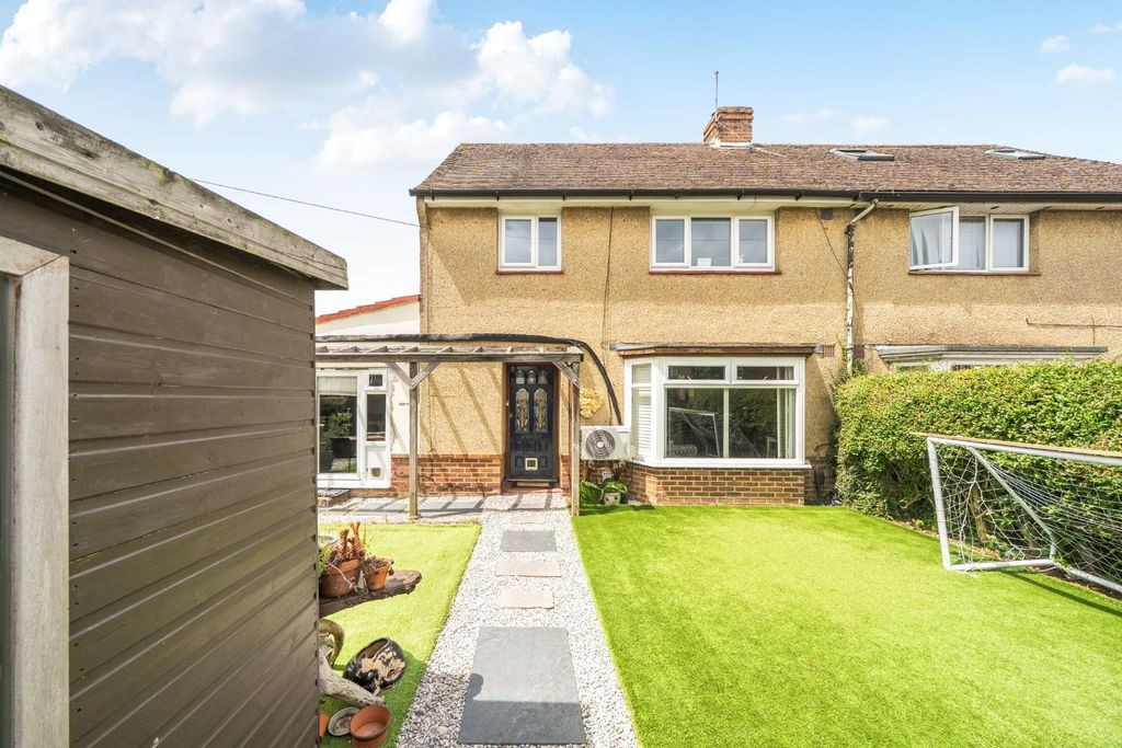 Property photo 1 of 17 1-6A334Ea233158-1479733-11-6A32Fe2531938-1.Jpg