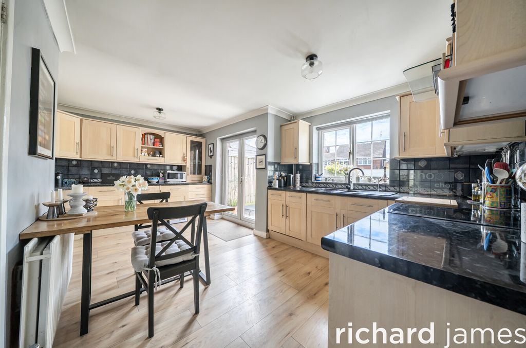 Property photo 3 of 22 77F9d81425Ff4257A28B7d85d2202165