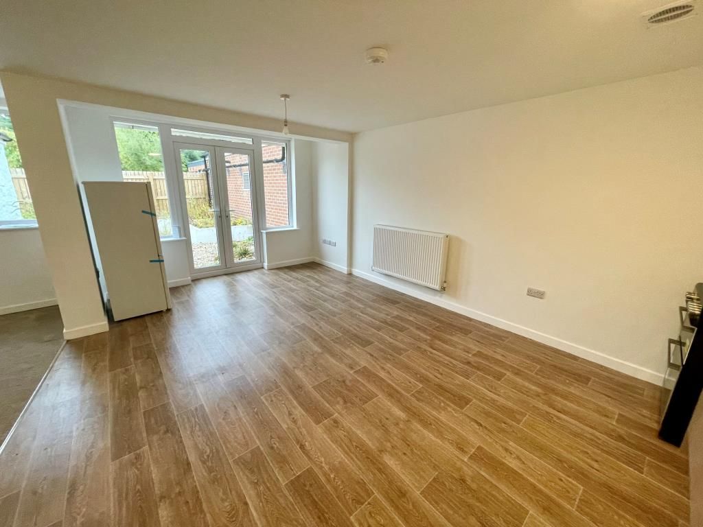 Property photo 3 of 6 Living Area