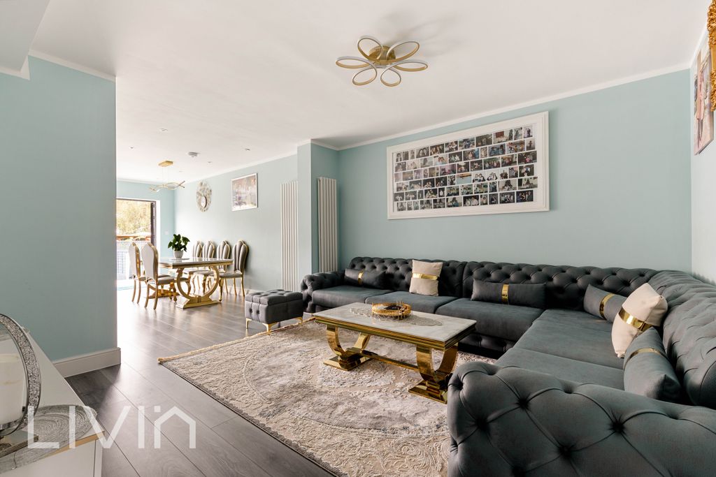 Property photo 2 of 15 918A7273