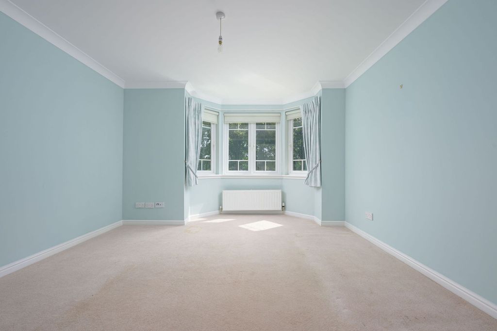 Property photo 3 of 27