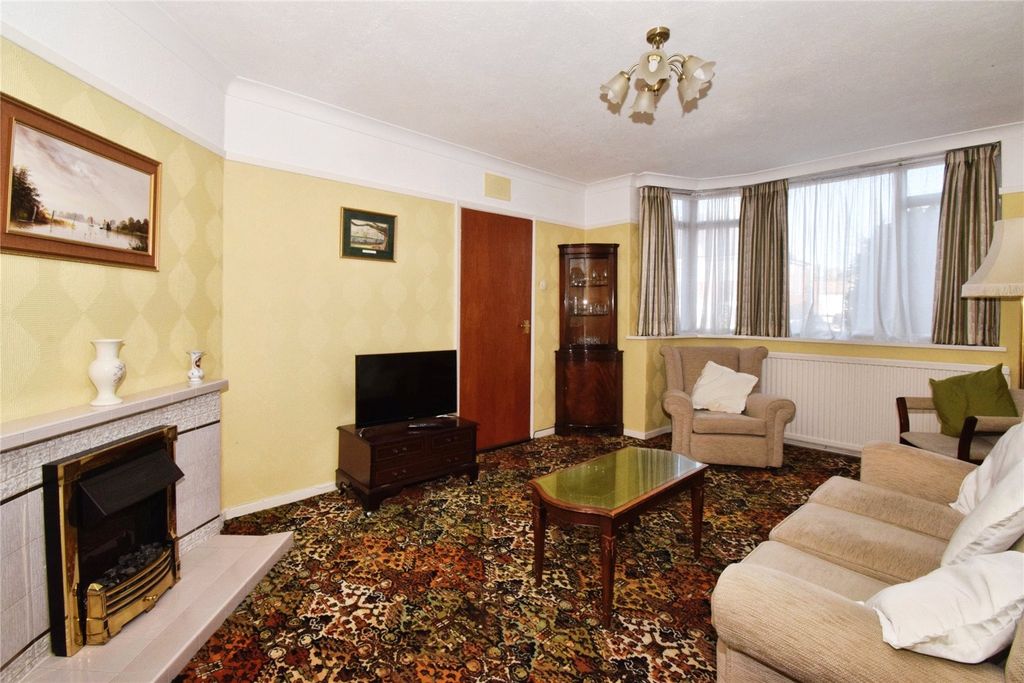 Property photo 2 of 17 Lounge