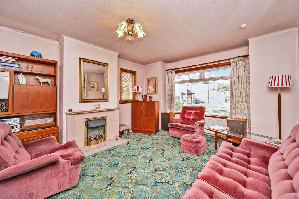 Property photo 2 of 25 Lounge