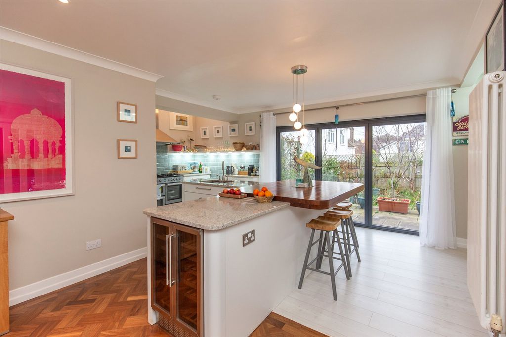 Property photo 2 of 29 Picture No. 32