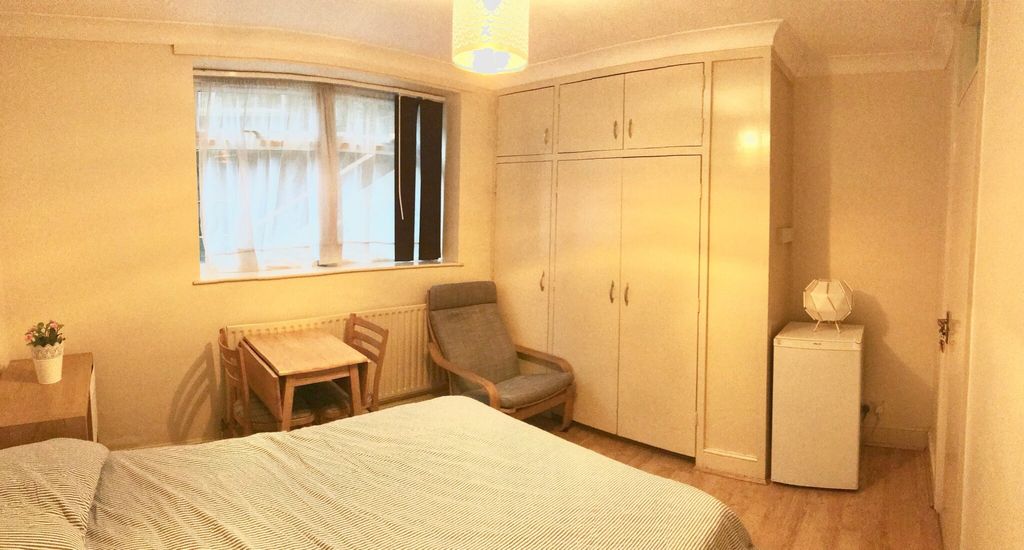 Property photo 2 of 8 Bedroom