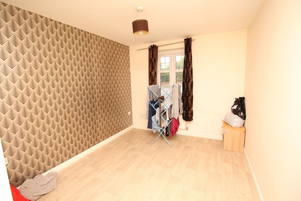 Property photo 3 of 5 Bedroom