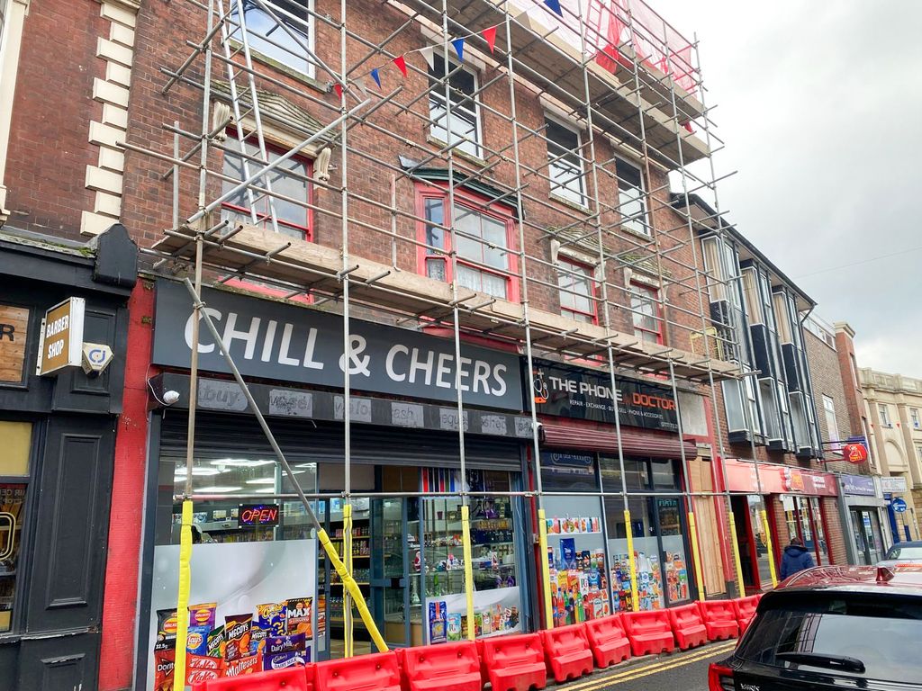 Property photo 2 of 32