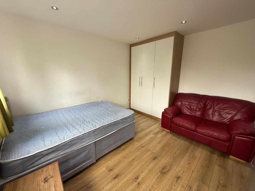 Property photo 1 of 3