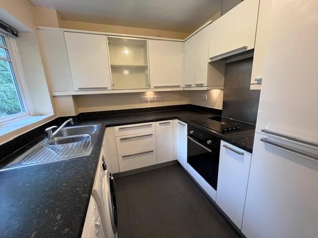 Property photo 2 of 10 Kitchen