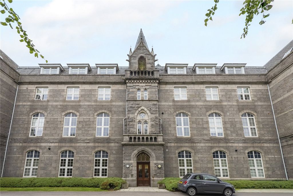 Property photo 1 of 25 Claremont Street 32