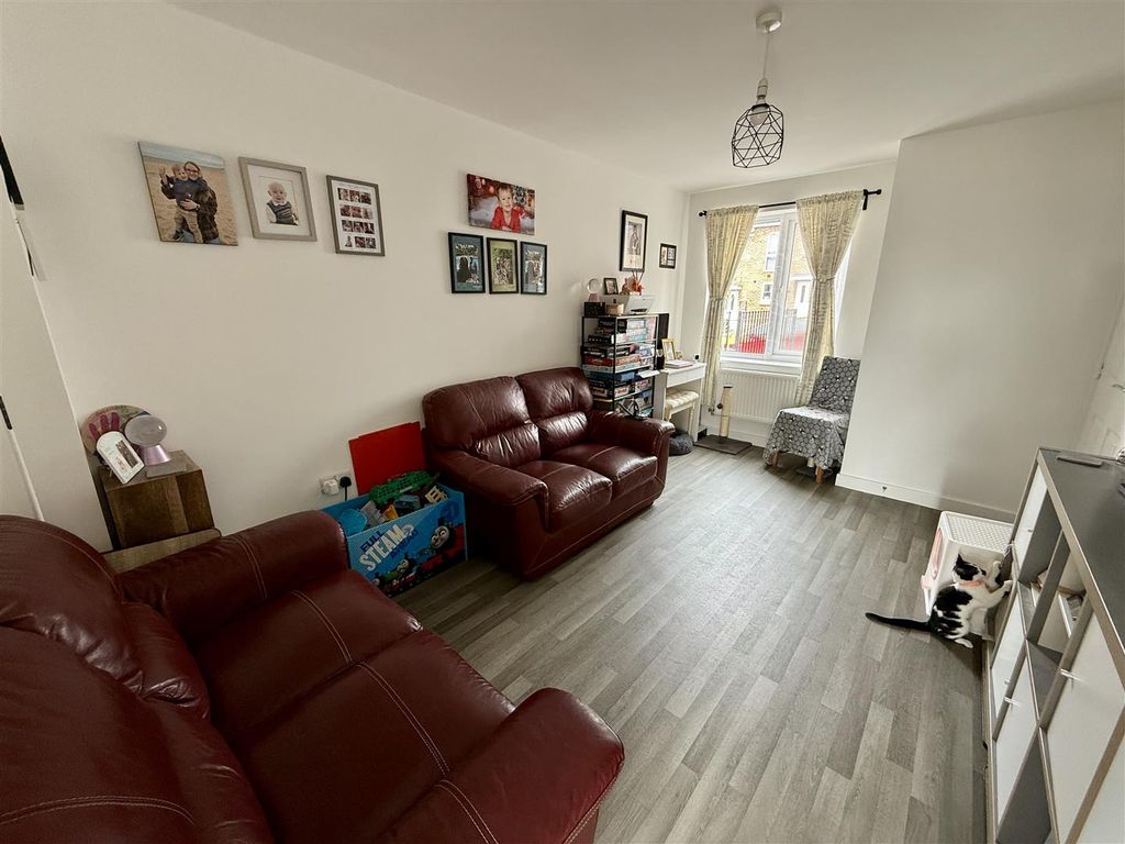 Property photo 3 of 8