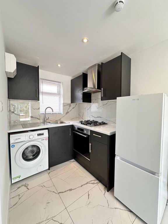 Property photo 1 of 5 Annex To Rent In West Drayton Ub7