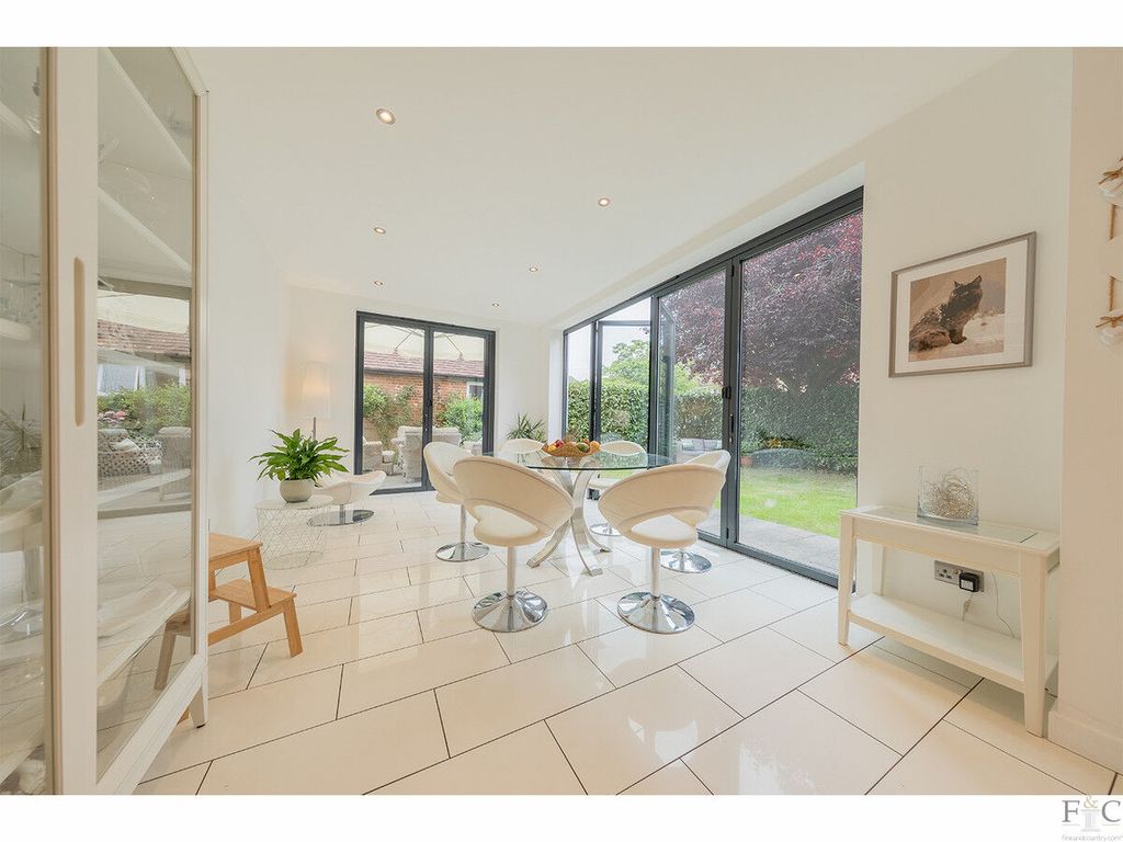 Property photo 2 of 28