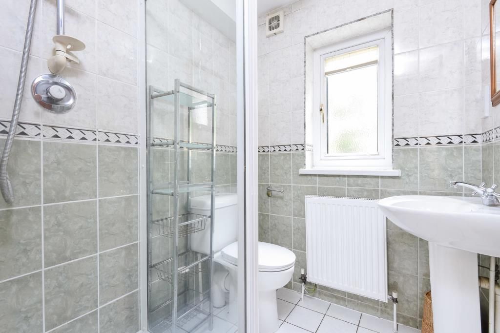 Property photo 2 of 10 Bathroom