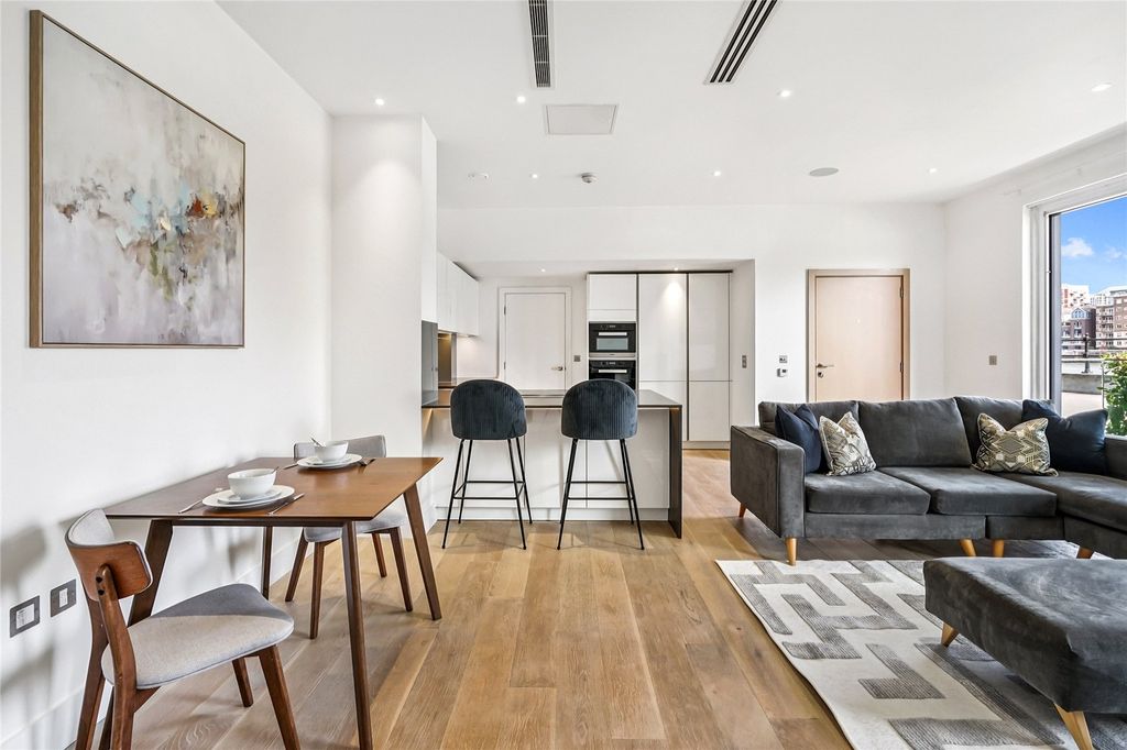 Property photo 3 of 18 Dining Area