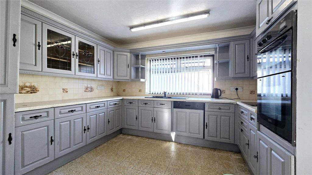 Property photo 3 of 18 Picture No. 24