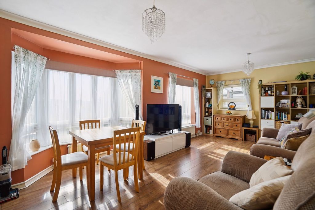 Property photo 3 of 12 Photo 11