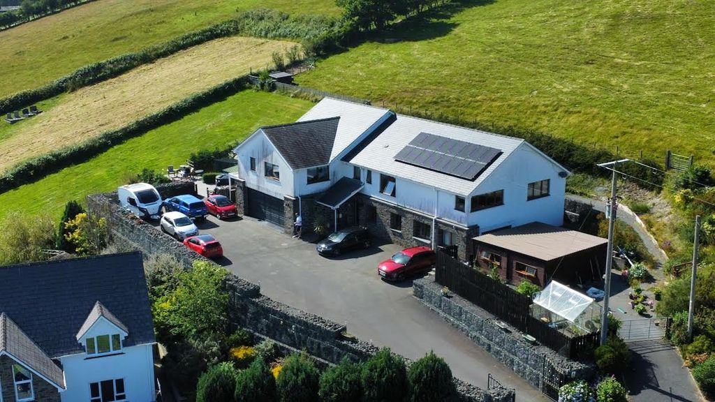 Property photo 2 of 46