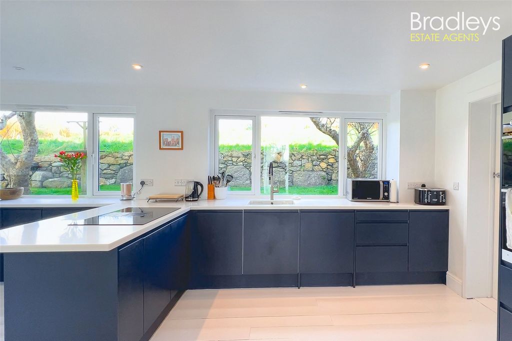 Property photo 2 of 41 Picture No. 56