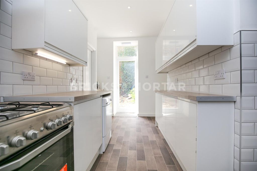 Property photo 2 of 17 74E-Emmc72Tbs5Ouelfvhnpzqsg.Jpg