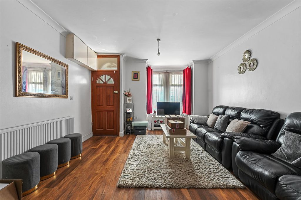 Property photo 2 of 17 Living/Dining Room