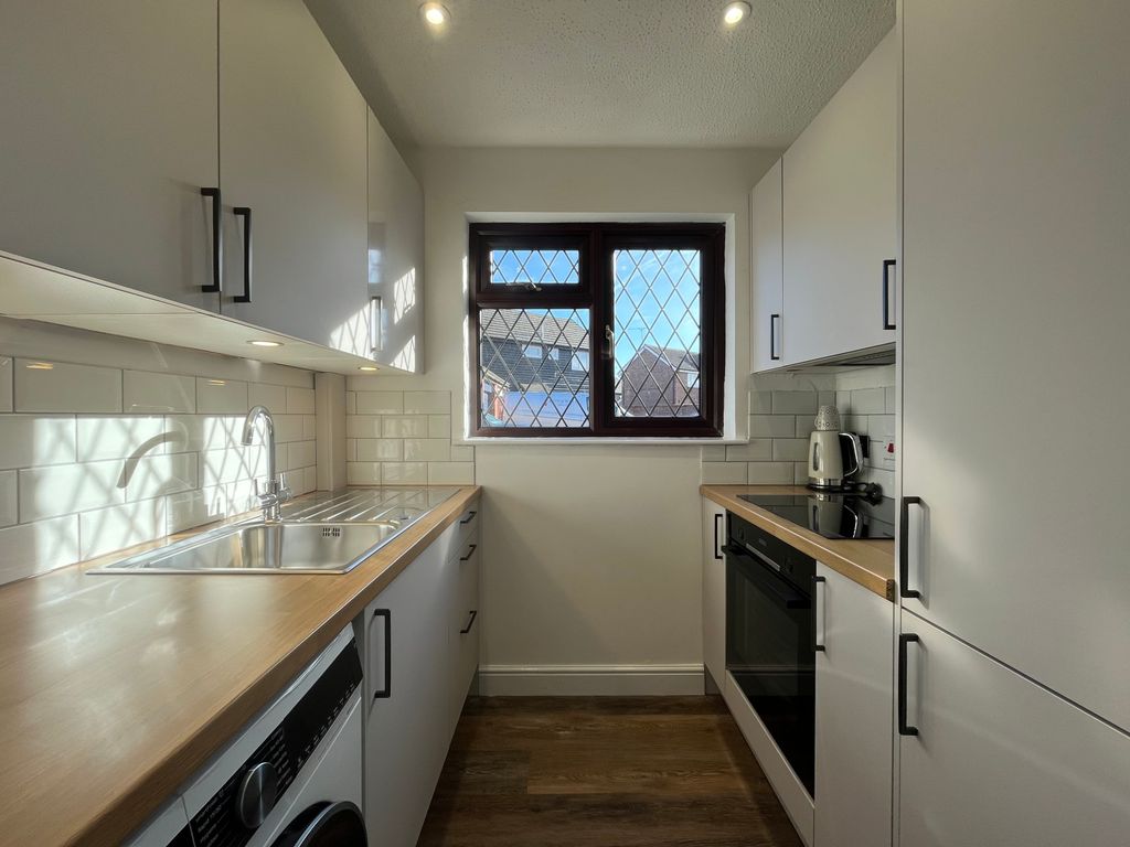 Property photo 3 of 6 Kitchen