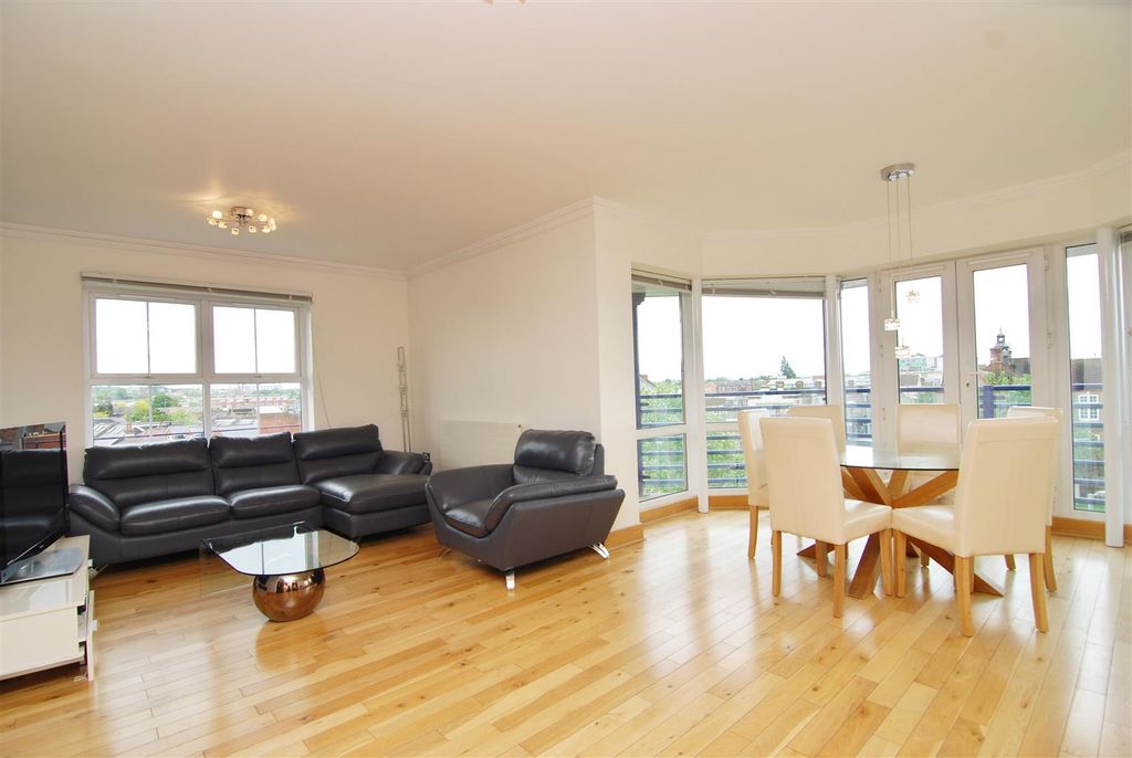 Property photo 2 of 12
