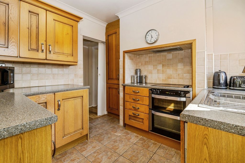 Property photo 2 of 21