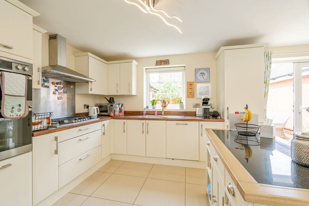 Property photo 2 of 17 Photo