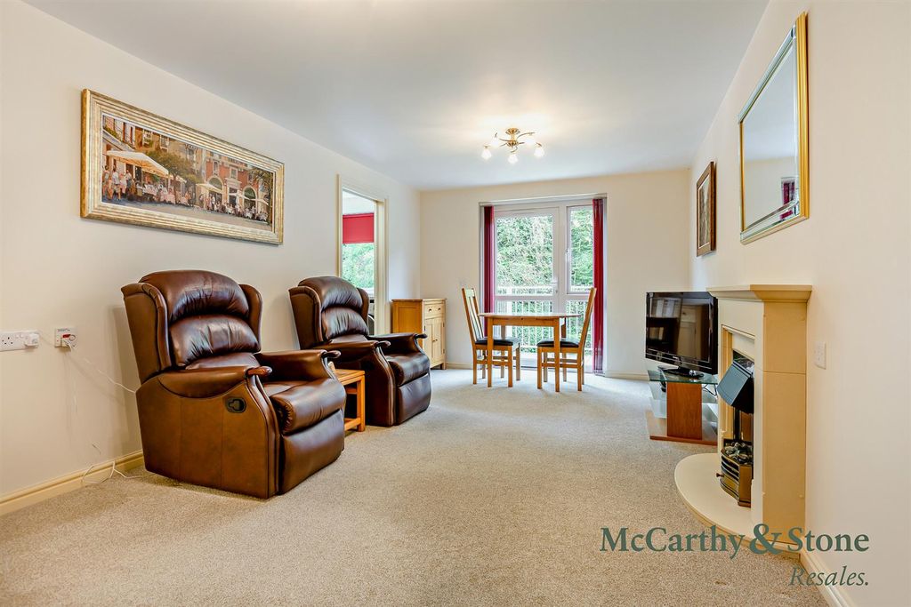 Property photo 3 of 19 Living Room