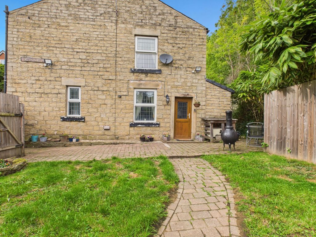 Property photo 1 of 13 Cam03729G0-Pr0137-Still007