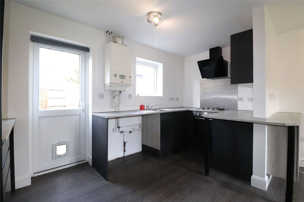 Property photo 3 of 18 Kitchen