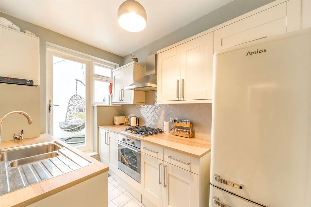 Property photo 3 of 8