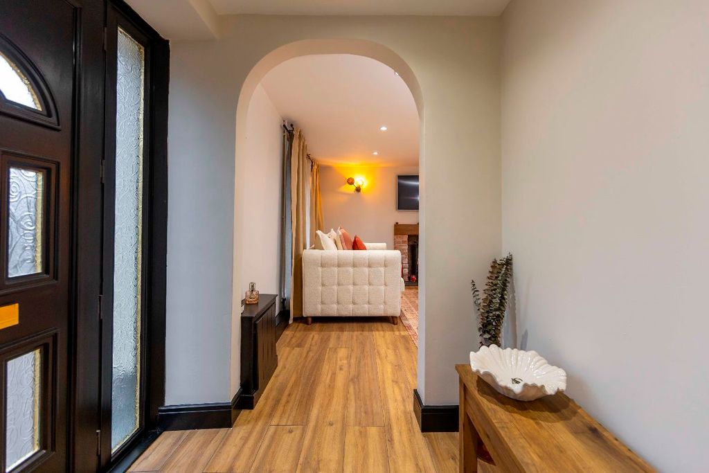 Property photo 3 of 61