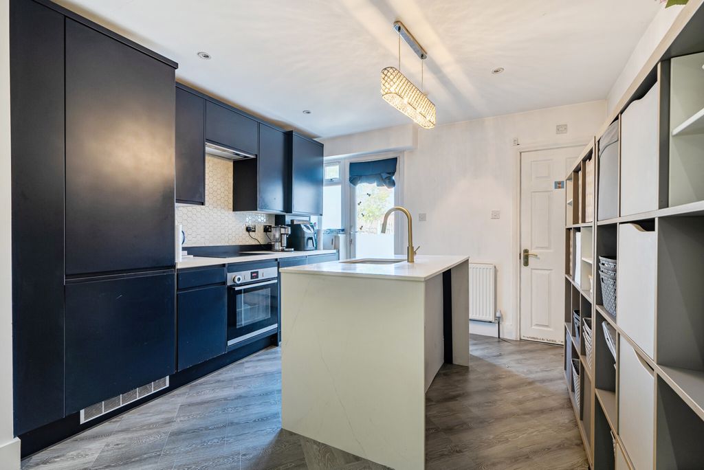 Property photo 1 of 13 1448834-14-69E8A4...