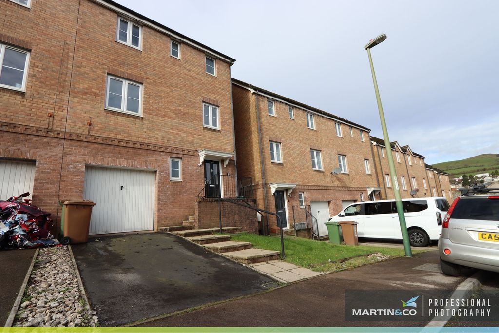 Property photo 1 of 27