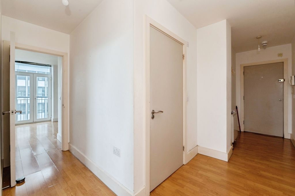 Property photo 2 of 14 Entrance Hall