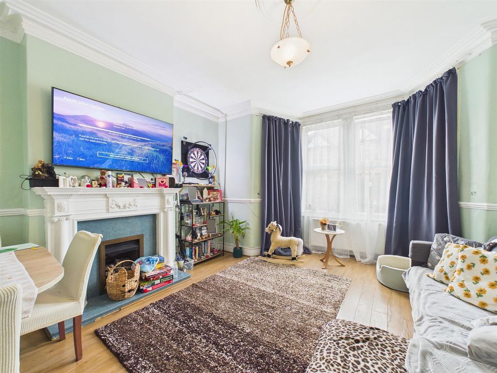 Property photo 2 of 11 2 - Two Bedroom Flat For Auction, Keynsham.Jpg