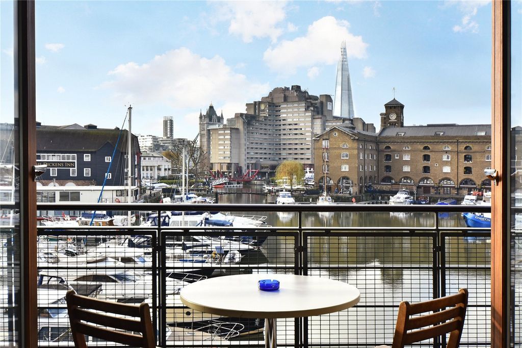 Property photo 1 of 10 Balcony, City Quay