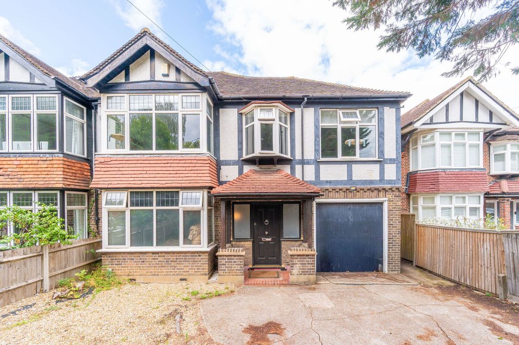 Property photo 2 of 27