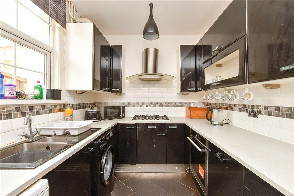 Property photo 2 of 9 Kitchen