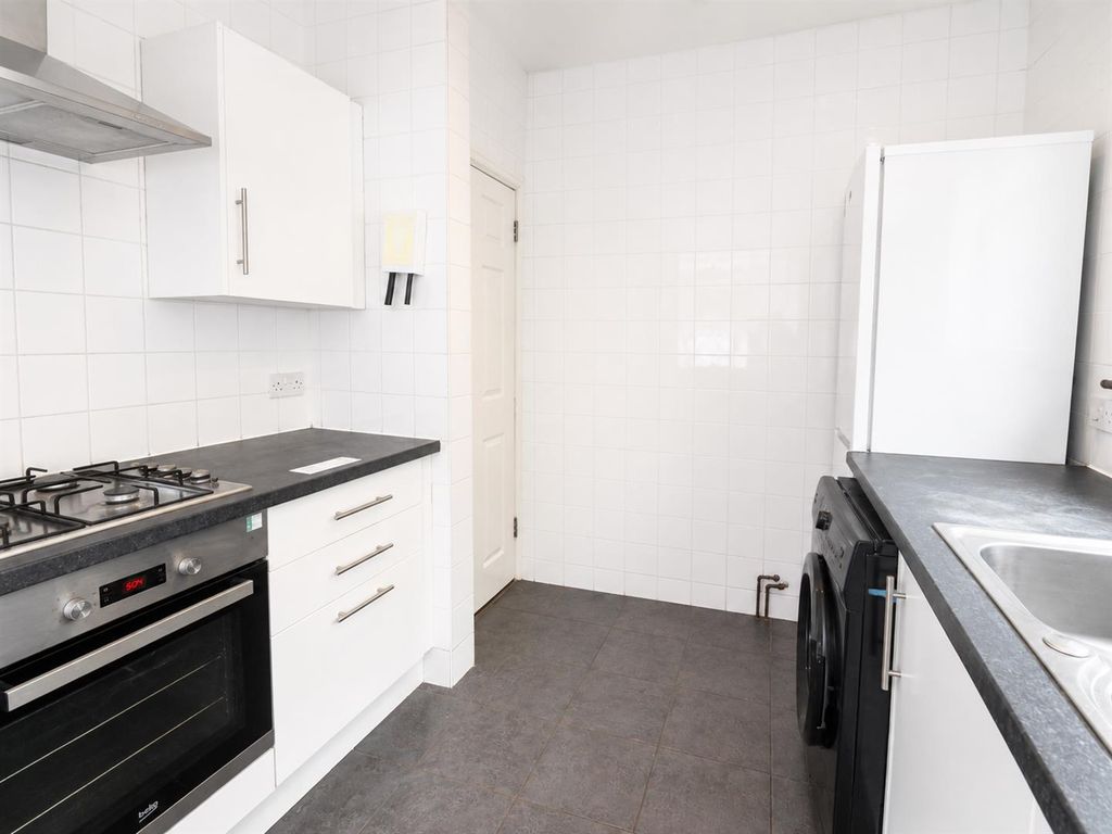 Property photo 3 of 20 Kitchen