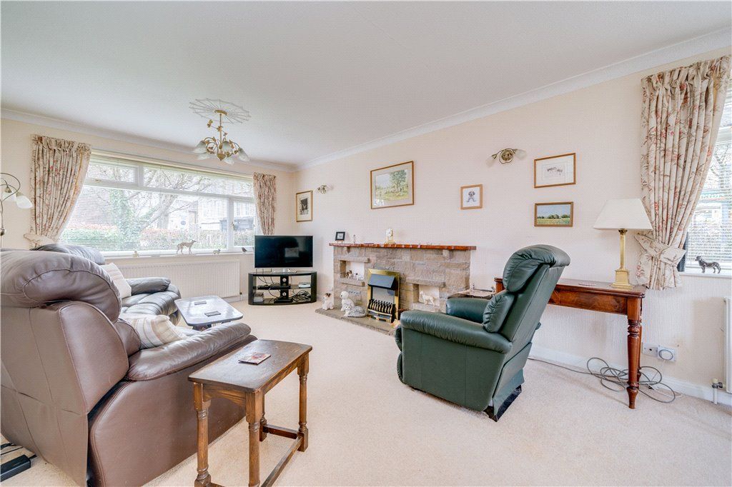 Property photo 3 of 16 Sitting Room