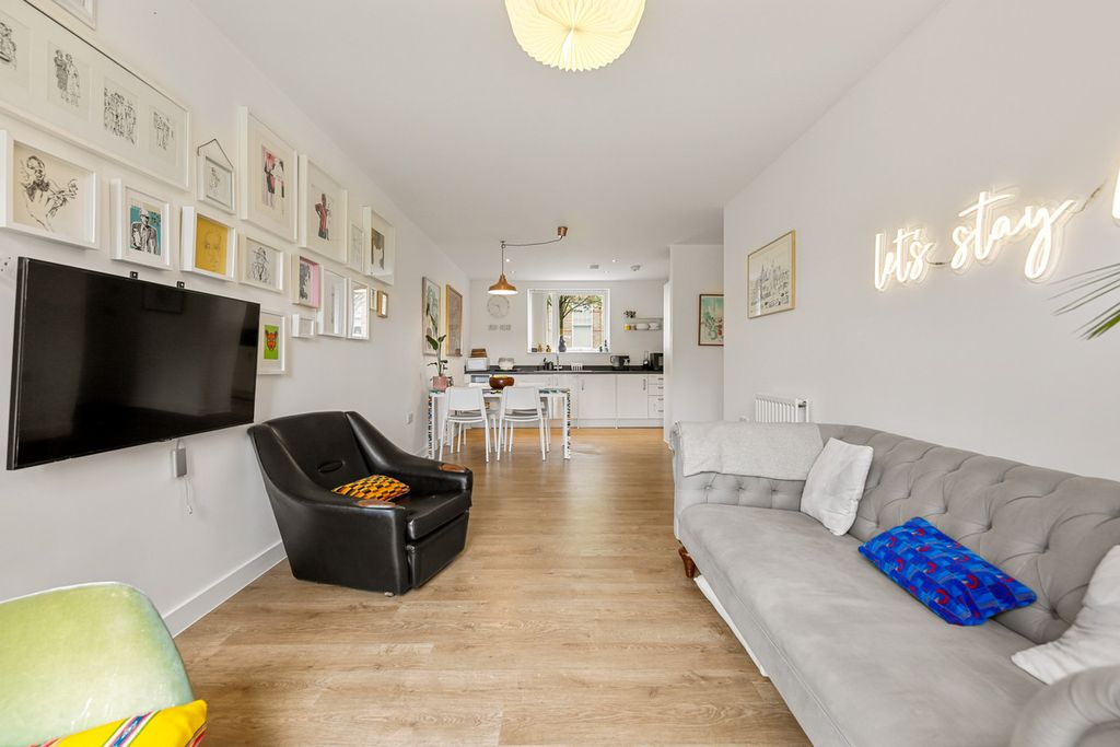 Property photo 2 of 35