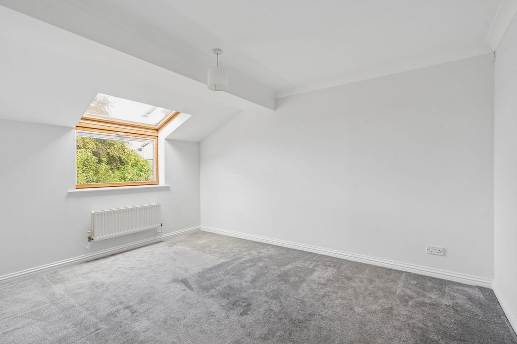 Property photo 3 of 15 Liv